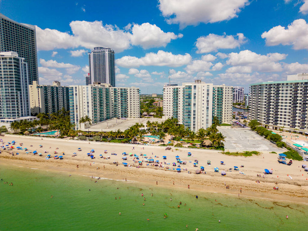 Kuuma kesä kohtaus Hallandale Hollywood Beach FL noin 2023 - Valokuva, kuva