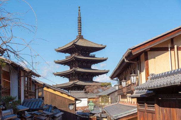 The Yasaka Pagoda(Hokanji Temple), is a popular tourist attraction, the Yasaka Pagoda, also known as Tower of Yasaka and Yasaka-no-to, is a Buddhist pagoda located in Kyoto, Japan. - Foto, immagini