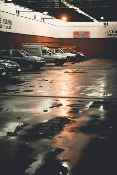 Parkolás esős napokon  - Fotó, kép