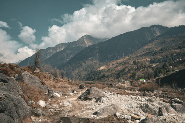 Himalája Mountain Valley Tájkép. Himachal Pradesh India Dél-Ázsia Csendes-óceán - Fotó, kép