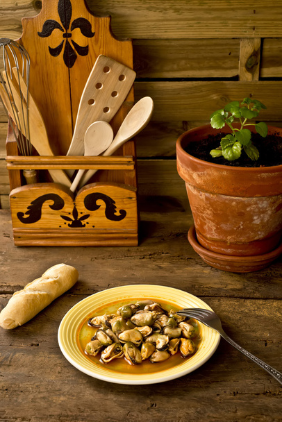 Moules galiciennes marinées et pain
 - Photo, image