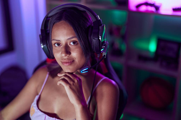 Young hispanic woman streamer playing video game at gaming room - Foto, immagini