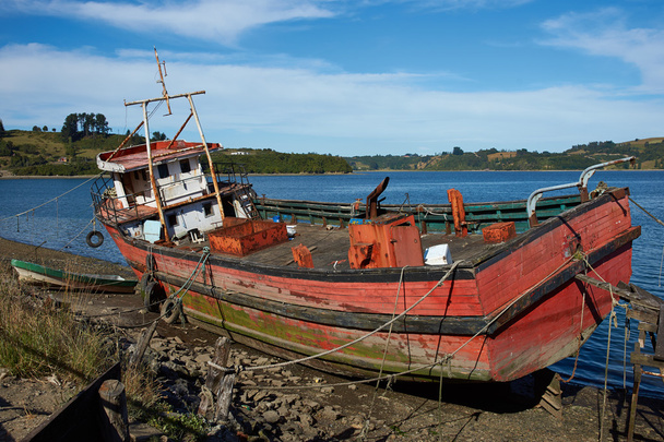 Barca abbandonata
 - Foto, immagini