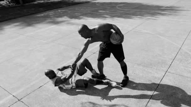 Basketball on the street - Materiał filmowy, wideo