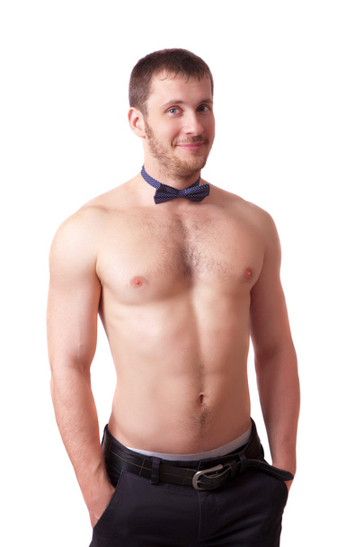 Hombre sonriente con torso desnudo y pajarita
 - Foto, Imagen