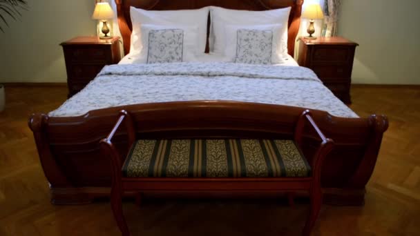 Schlafzimmer - Bett - Hotelzimmer - Luxusmöbel - Filmmaterial, Video