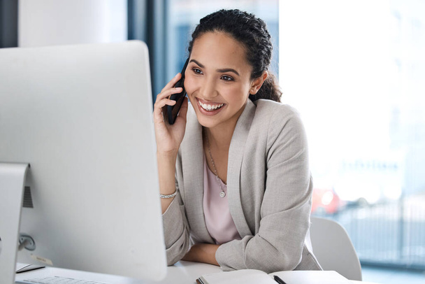 Happy, phone call and computer with business woman in office for planning, consulting and networking. Communication, project and online with female employee for connection, contact and conversation. - Foto, Bild