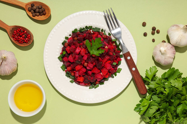 Concept van lekker eten, koude schotel - Vinaigrette salade - Foto, afbeelding