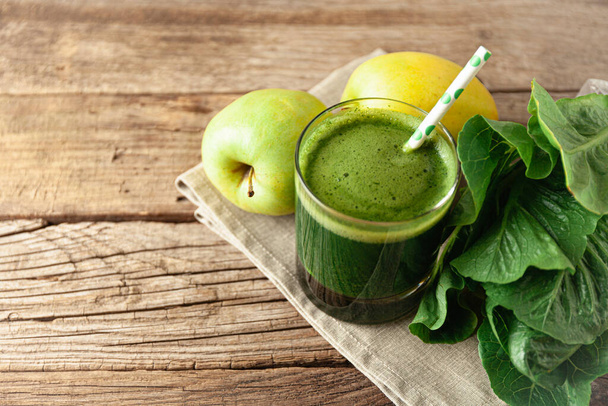 Healthy green smoothie on vintage wooden table. Fresh detox nutrient. - Fotografie, Obrázek