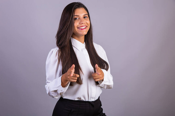 Brazilian businesswoman, manager, corporate portrait. pointing at camera. - 写真・画像