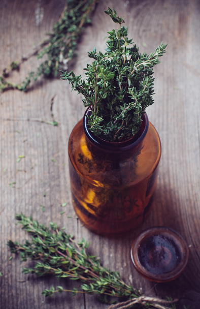 pharmacy bottle and thyme herb - Foto, Imagem