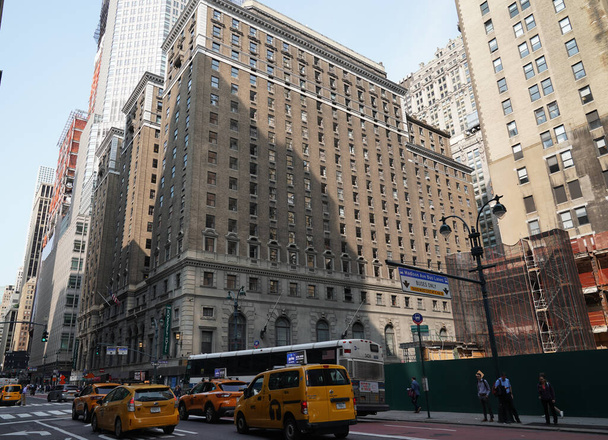 NEW YORK - MAY 23, 2023: New York City's new migrant welcome center at the former four-star Roosevelt Hotel in Midtown Manhattan. It opened to accommodate an anticipated influx of asylum seekers - 写真・画像