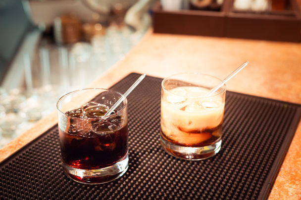 Black russian and white russian cocktails - 写真・画像