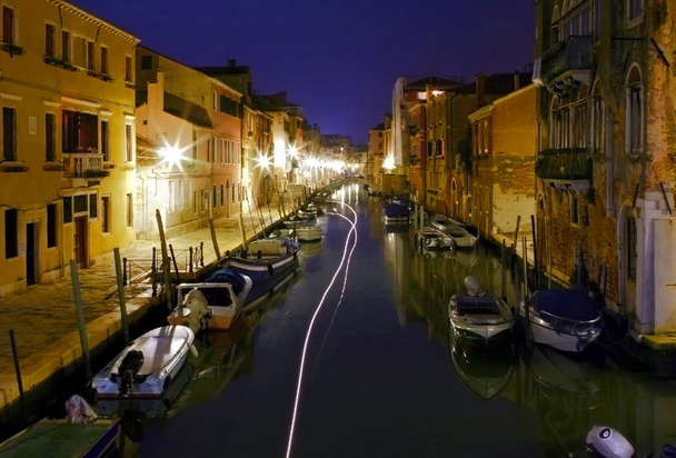 Duch vhip na canal Wenecja nocą - Zdjęcie, obraz