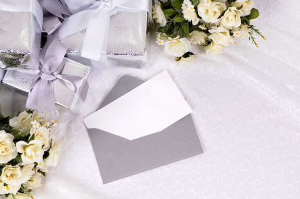 Свадебные подарки с приглашением или благодарственной открыткой - Фото, изображение