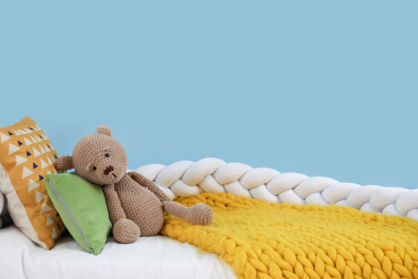 Children's bed with toy bear in bedroom - Φωτογραφία, εικόνα