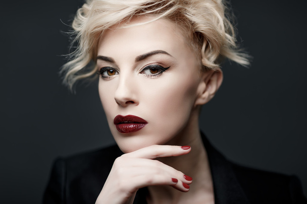 portrait of a beautiful woman with clean skin - Fotografie, Obrázek