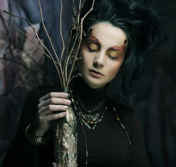 woman with bright make up with dry branches - Foto, immagini