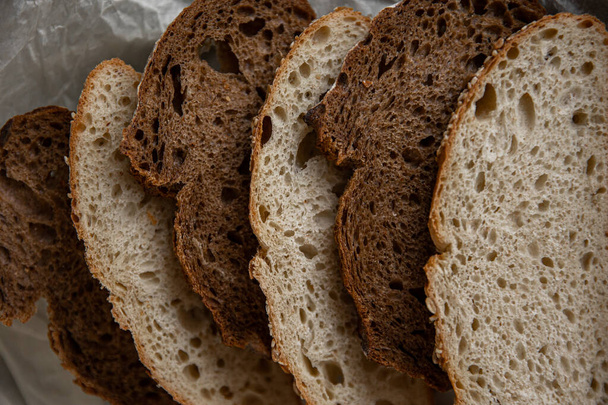 Healthy rye bread slices on the plate on concrete background - Fotografie, Obrázek
