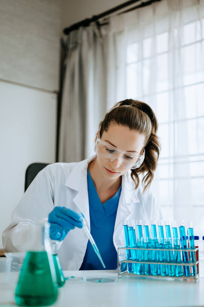 Modern medical research laboratory. female scientist working with micro pipettes analyzing biochemical samples, advanced science chemical laboratory for medicine.  - Valokuva, kuva