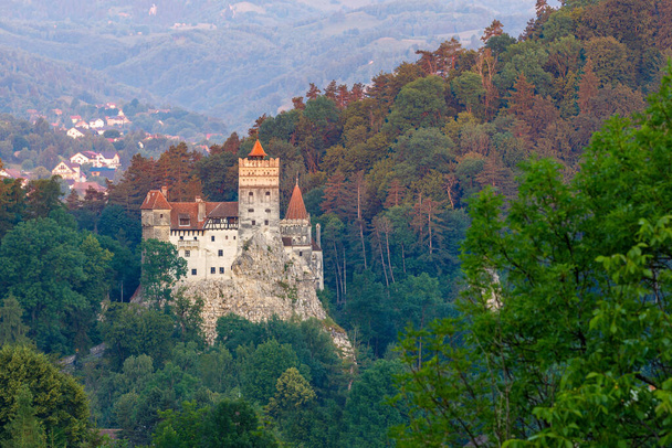 Замок Бран Дракулы в Румынии - Фото, изображение