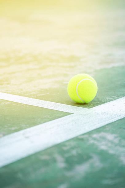 tennis ball on tennis court  - Φωτογραφία, εικόνα