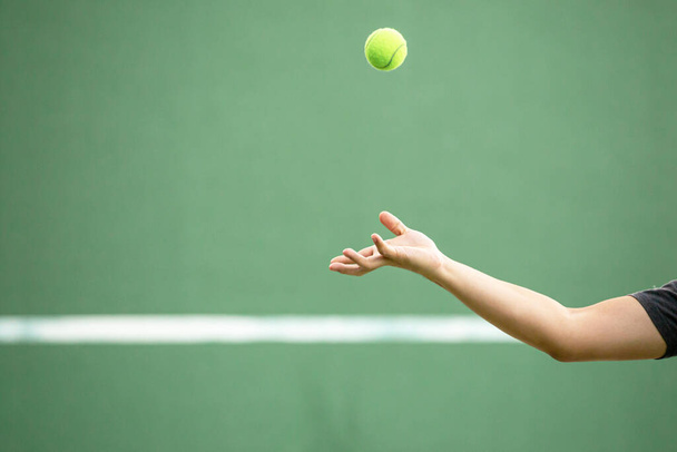 Tennisspieler in Aktion  - Foto, Bild
