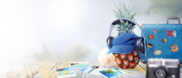 Conceito de férias de verão tropical com abacaxi. - Foto, Imagem