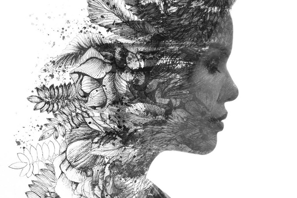 An artistic portrait of a womans profile combined with a drawing of flowers and foliage in a paintography technique - Foto, Imagem