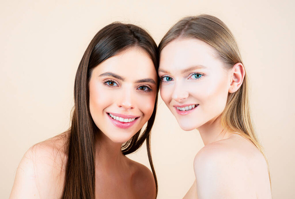 Natural beauty concept. Smiling couple lesbian woman friend girlfriend in relationships - Foto, immagini