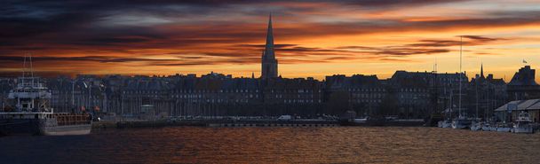 Panoramic view of walled city Saint-Malo with St Vincent Cathedral at sunset. Saint-Maol is famous port city of Privateers is known as city corsaire, Brittany, France - Photo, Image