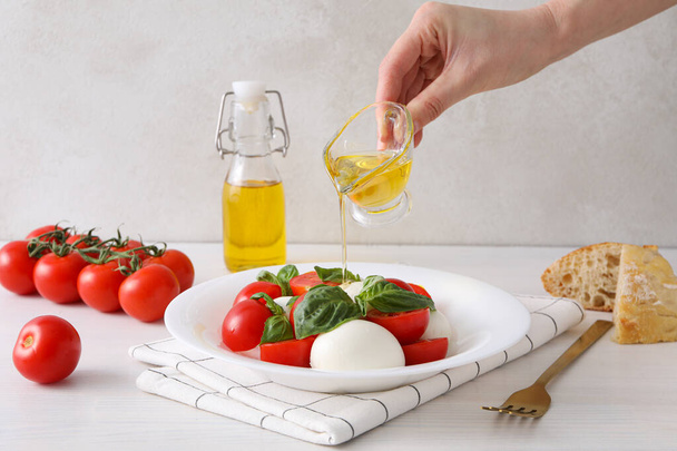Concept of tasty Italian cuisine food - Caprese salad - Foto, afbeelding