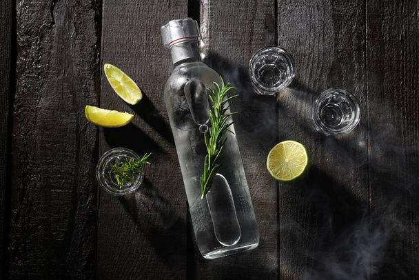 Koncept silného alkoholického nápoje, vodka alkoholu - Fotografie, Obrázek