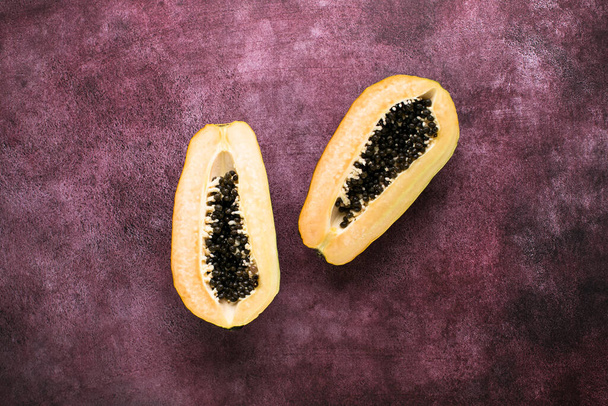 resh rodaja de papaya madura con semilla de papaya, vista superior - Foto, imagen