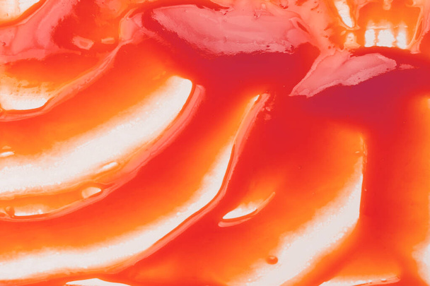Вкусный красный соус брызги в качестве фона. - Фото, изображение