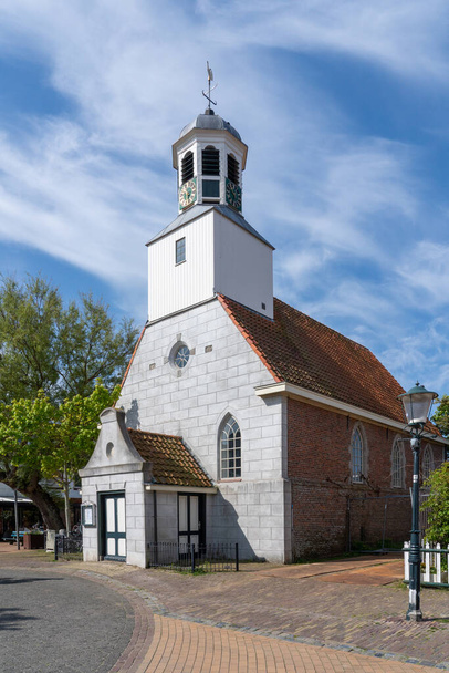 Hervormde Kerk is een kerkgebouw aan de Dorpsstraat 168 in De Koog op Texel.. - Foto, afbeelding