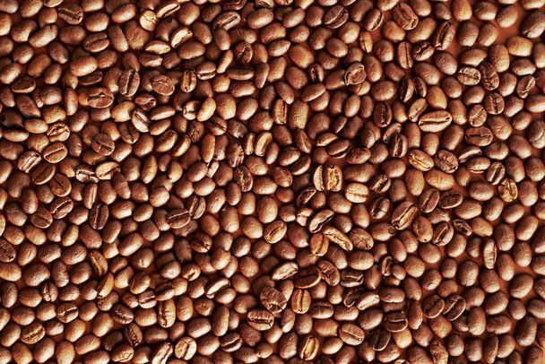 Zwarte koffiebonen. gebrande koffie - Foto, afbeelding