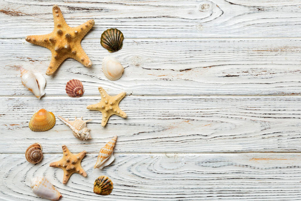 Summer time concept Flat lay composition with beautiful starfish and sea shells on colored table, top view with copy space for text. - Fotoğraf, Görsel