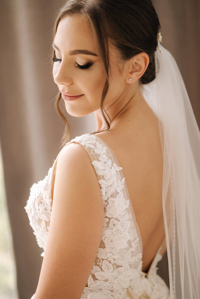 Side view of beautiful bride in elegant wedding dress. Gorgeous make up and hairstyle. High quality photo - Valokuva, kuva