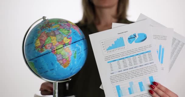 Globo e mundo financeiro gráficos de análise de negócios. Finanças, contabilidade e estatísticas - Filmagem, Vídeo