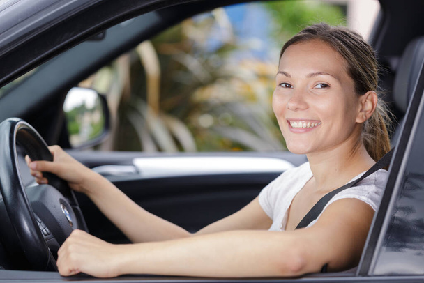 happy woman in her car - Valokuva, kuva