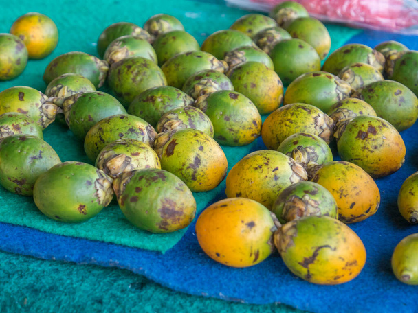 Fruits (le nom du fruit est Béthel) sur une stalle. Utilisé comme stimulant en Indonésie. Asie. - Photo, image