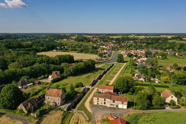 εναέρια άποψη του Rogny les Sept Ecluses στη Bourgogne στη Γαλλία - Φωτογραφία, εικόνα