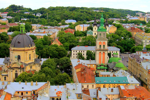 Dominik Katedrali 'nin güzel manzarası, Assumption Church, Lviv, Ukrayna' nın tarihi merkezi. Ukrayna şehri Lvov - Fotoğraf, Görsel