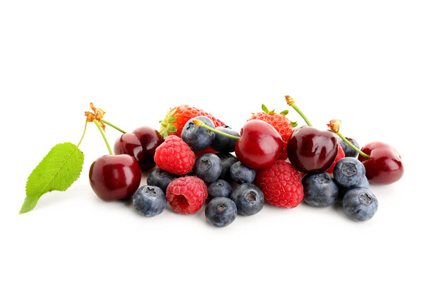 Frutas maduras frescas diferentes no fundo branco - Foto, Imagem