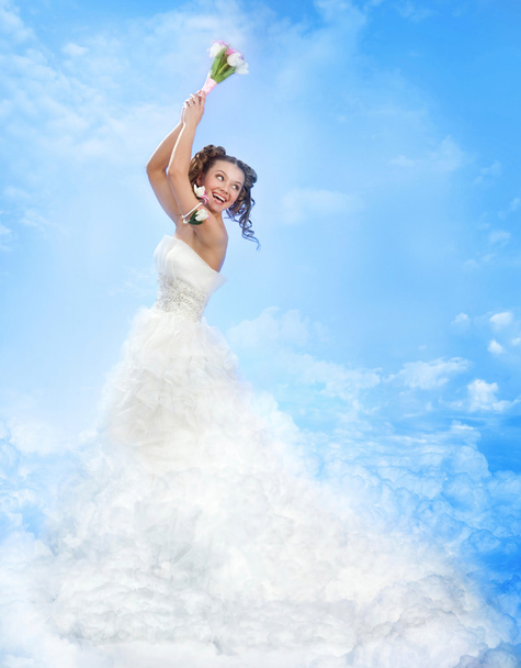 Happy Laughing Bride Throwing a Bowquet in the Sky - Fotografie, Obrázek