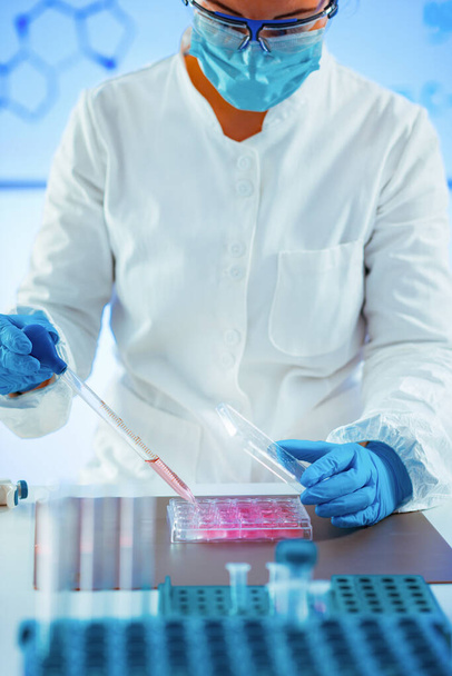 Biotechnology. Scientist working in biotech laboratory - Zdjęcie, obraz