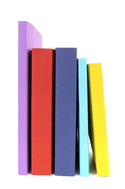 Wiersz o kolorowych książek w miękkiej oprawie - Zdjęcie, obraz