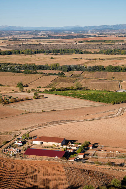 pequeña granja en el valle de Henares, Jadraque, provincia de Guadalajara, España - Foto, Imagen