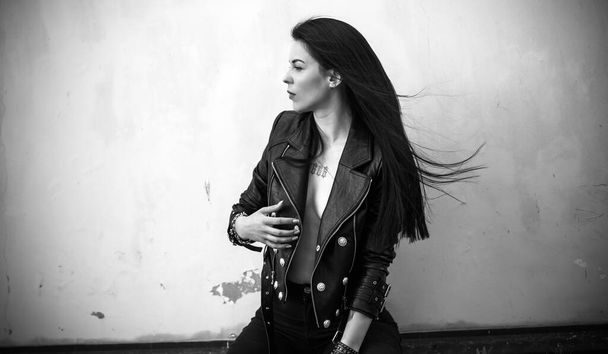 Grunge style, Beautiful sexy young woman with a dark long hair in leather jacket. Style of 90s - Fotoğraf, Görsel